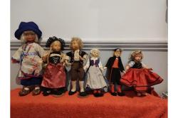 petit groupe poupées folkloriques de Norwege et Autriche
