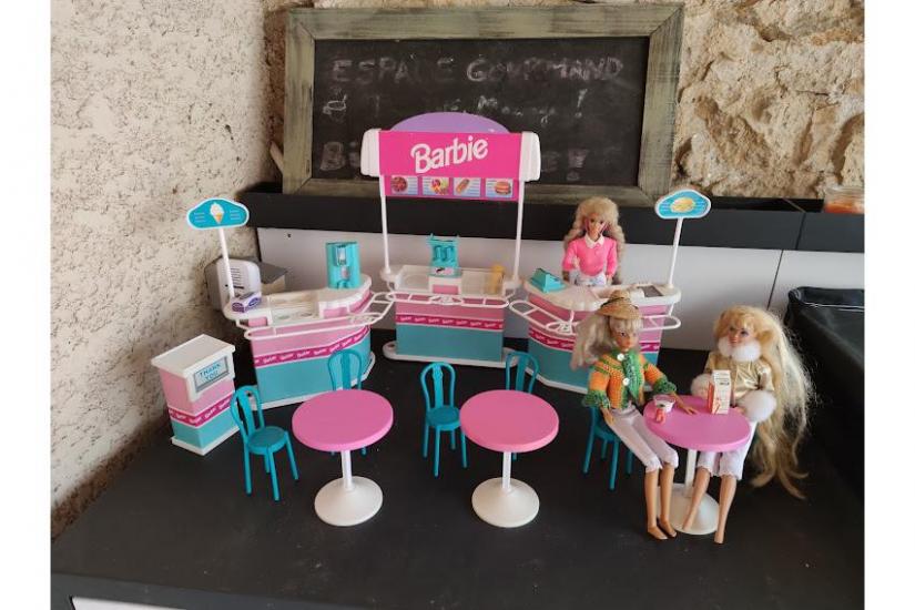 Barbie et ses meubles