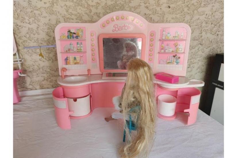 Barbie et ses meubles