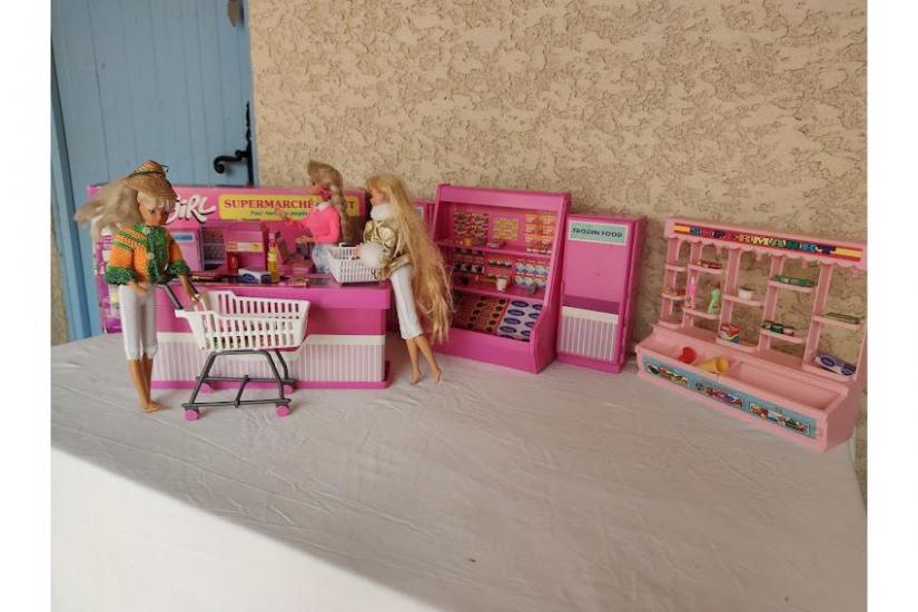 Barbie et ses meubles