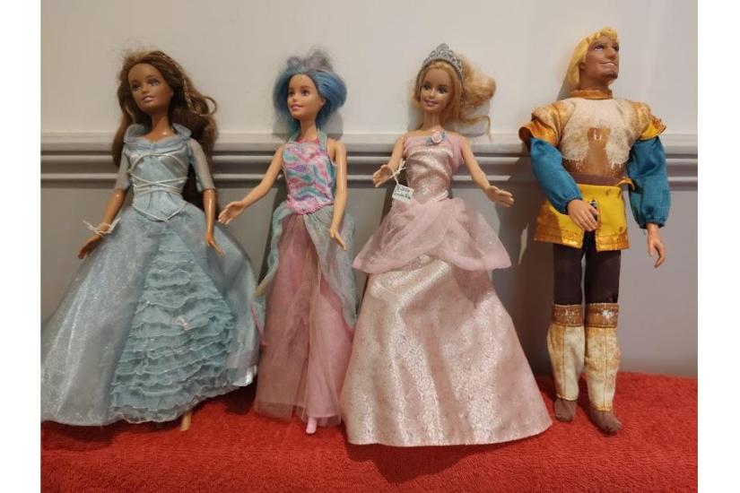 Barbies trouvés à St. Laurent